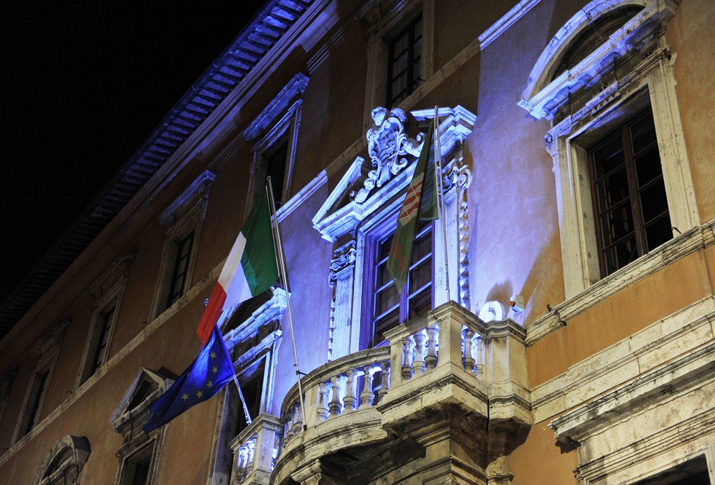 iniziativa light it up blue 2014 3