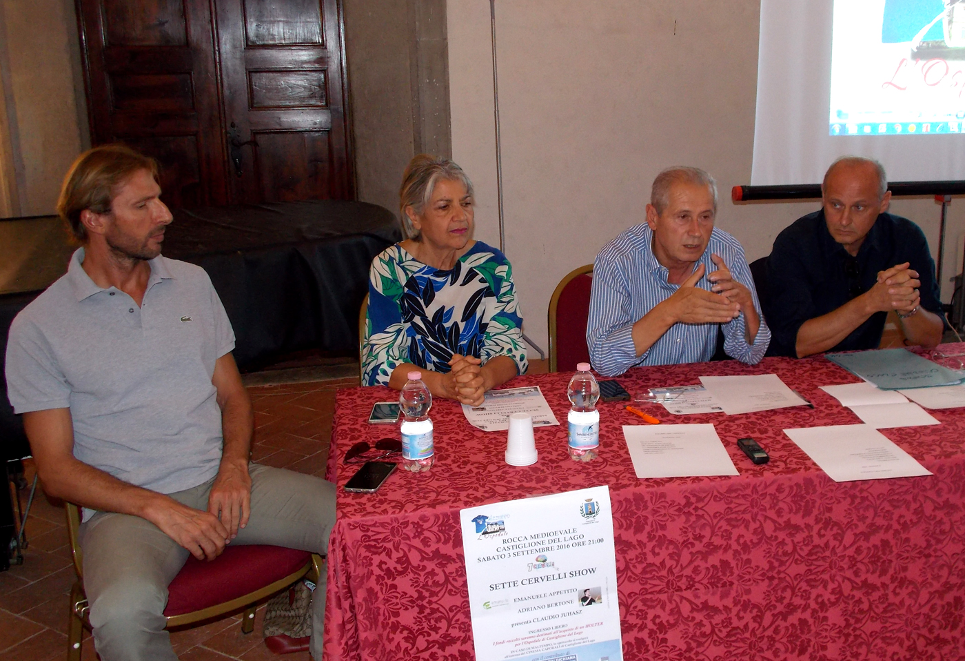 Azzurro per lOspedale tavolo conferenza