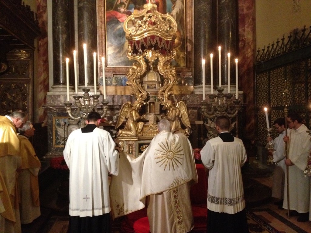 altare della riposizione con il s. sacramento