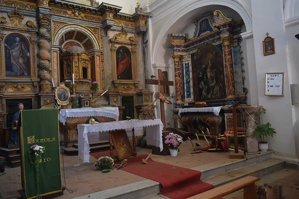 interno chiesa avendita di cascia