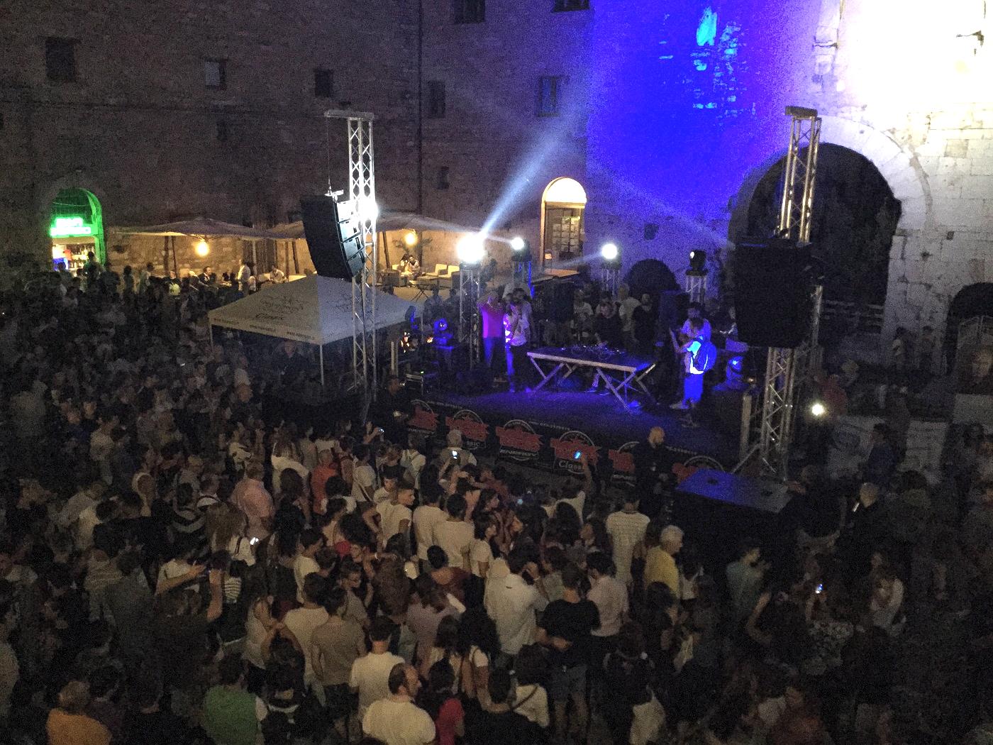 piazza kennedy dj