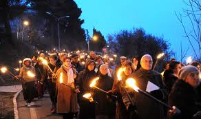 processione della luminaria vigilia di san costanzo a pg