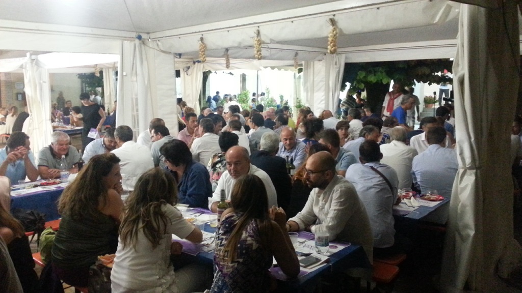 pubblico a cena