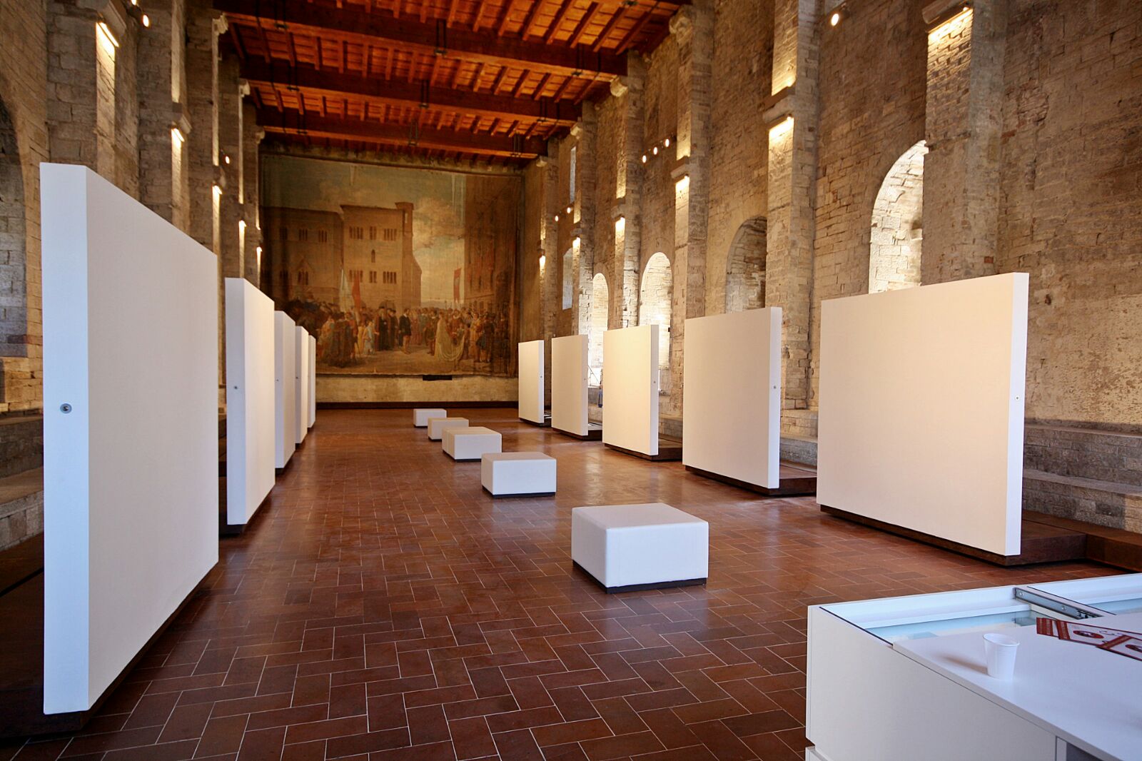 sala delle pietre todi interno