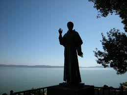 statua di san francesco a isola maggiore del trasimeno
