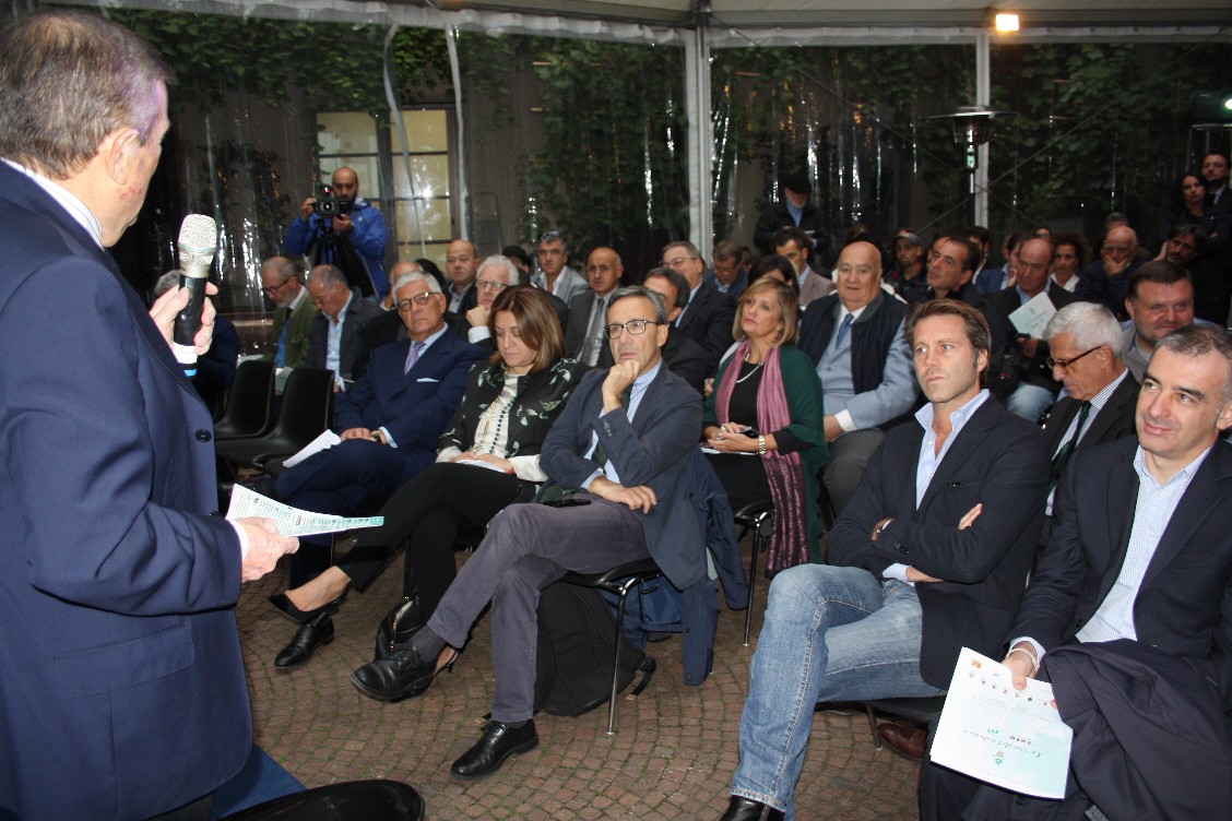 vip e autorità alla presentazione de le vie del tabacco